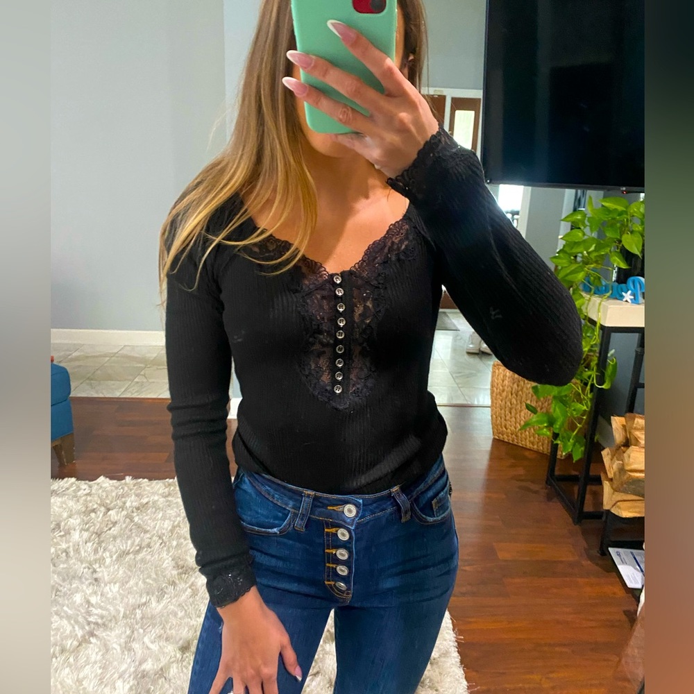 Vici black lace top